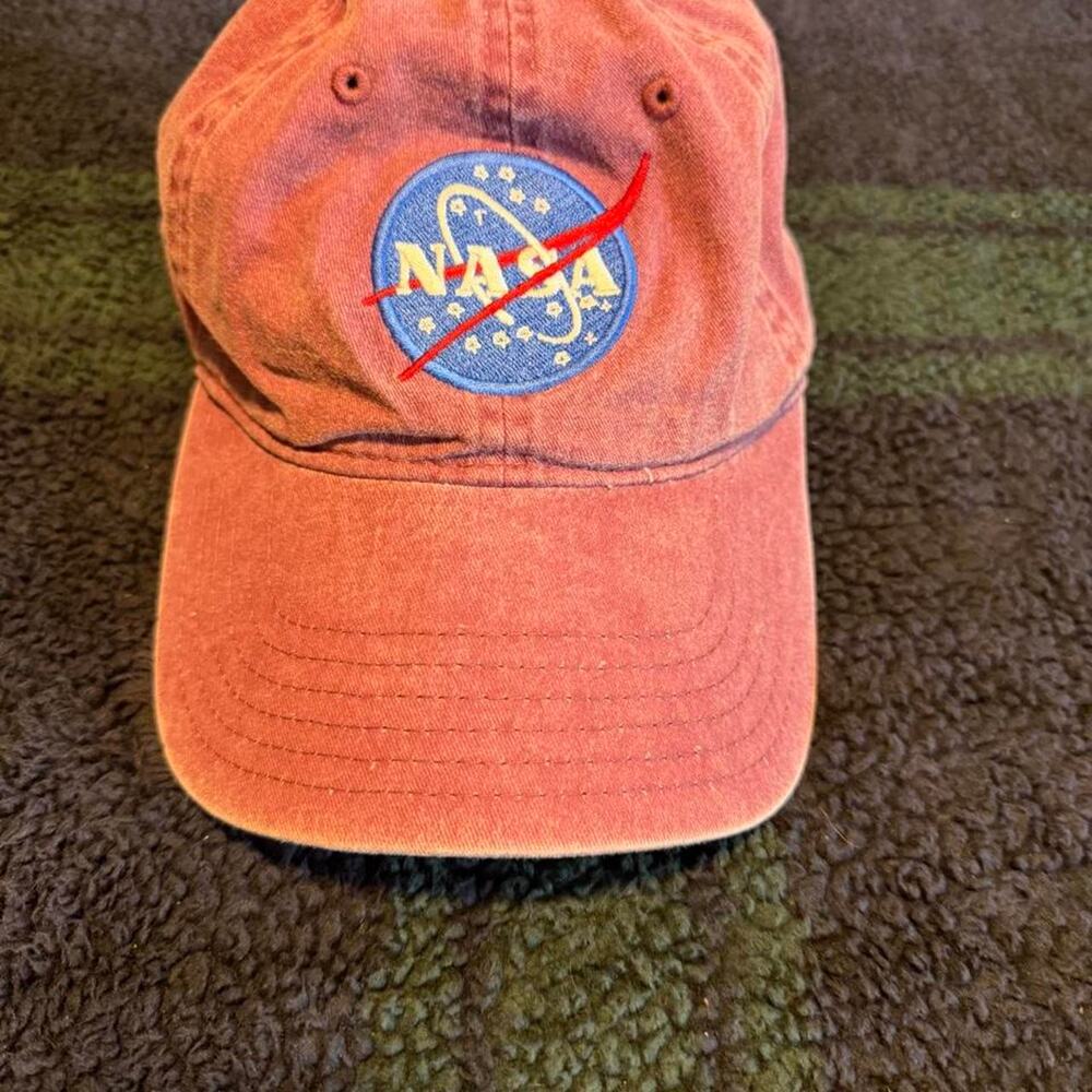 Otto vintage nasa red